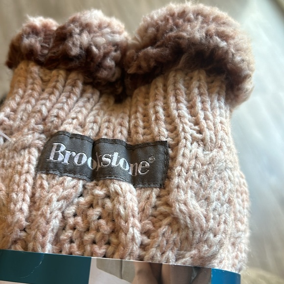 🆕Brookstone Gripper Slipper Socks 🧦 - Picture 3 of 10